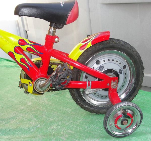 Harley Davidson .. Kids Toddler .. 12" Bike .. Yellow with Red Flames and Training Wheels