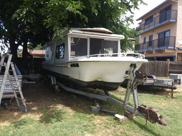 Trailerable 32 ft Yukon Delta houseboat for Sale in Oakley