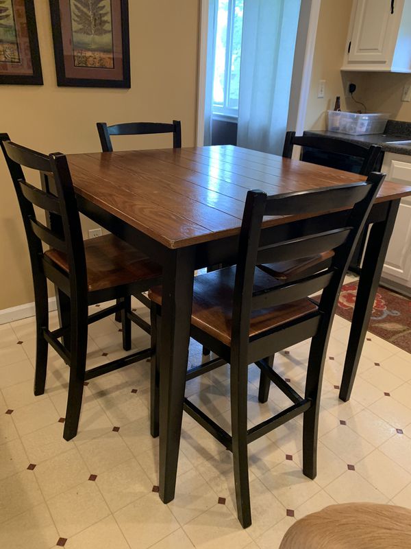 High top kitchen table with 4 chairs for Sale in Cincinnati, OH OfferUp