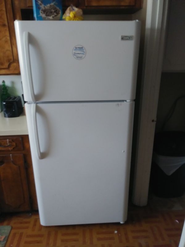 Crosley refrigerator like new only a few months old works great for