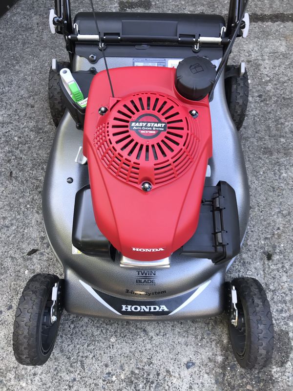 Honda Mower with dual blades 1 yr old for Sale in Seattle, WA - OfferUp