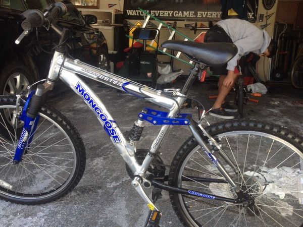 Mongoose aluminum Estes 21 speed Bike for Sale in Midlothian, IL - OfferUp