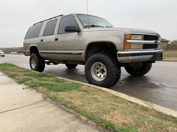 1999 Chevy suburban lifted (CLEAN)!!! for Sale in Seguin, TX - OfferUp