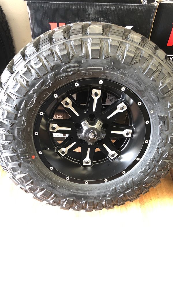 New MAXXIS RAZOR 285/70/17 tires and Wheels Jeep Wrangler 20072019 for
