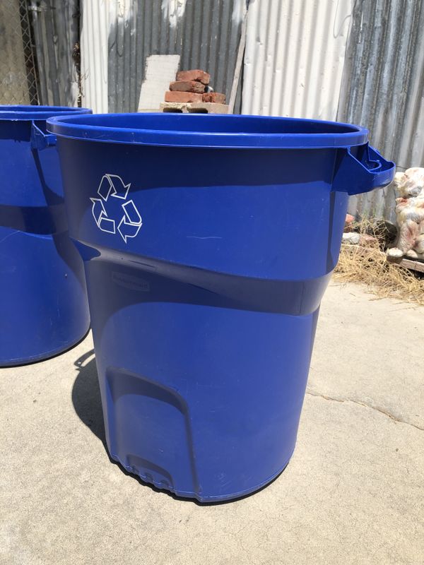 trash can rubbermaid roughneck 32