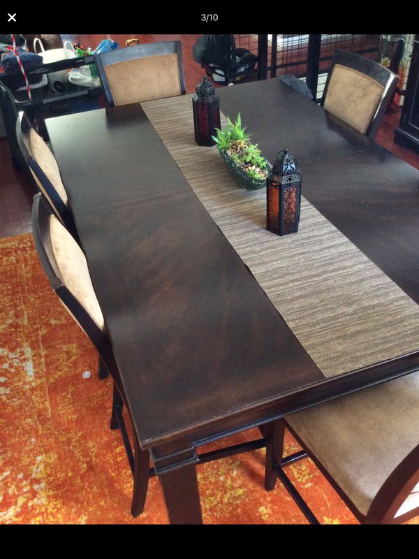 Levin Furniture Dining Room Table With 8 Chairs For Sale In West