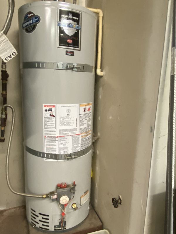 Bradford White Defender 50 gallon propane hot water tank. In excellent