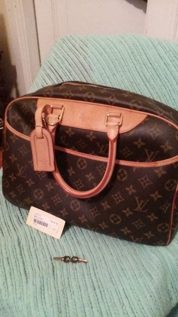 Louis Vuitton Belt for Sale in Huntington, NY - OfferUp