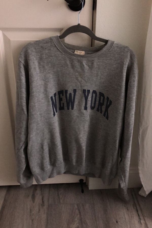 Brandy Melville sweater for Sale in Laguna Beach, CA - OfferUp