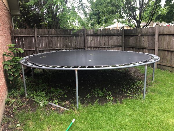 Trampoline *NO NET* for Sale in MERRIONETT PK, IL - OfferUp