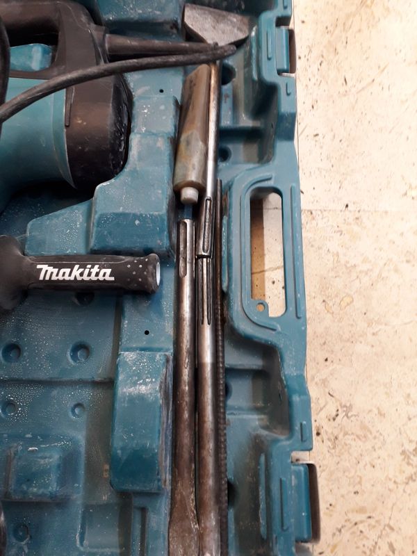 Makita hammer drill chipping hammer hr4002 heavy duty tile concrete hammer drill chipping 3 bits