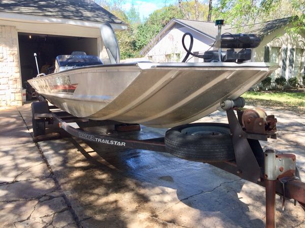 1989 bass tracker pro 17 for Sale in Houston, TX - OfferUp