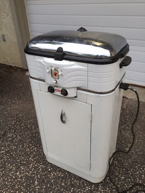 Vintage Nesco Roaster w Metal Works Very Sweet!! for Sale in
