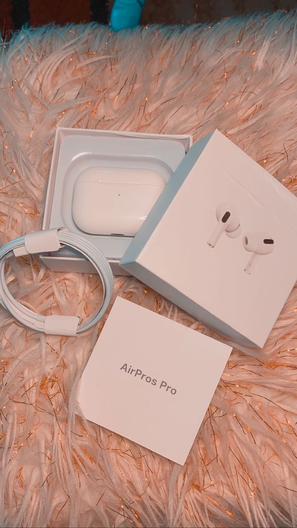 AirPods Pro looks nothing different than the original for Sale in Arlington, TX - OfferUp