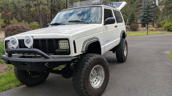 1997 white 2 door jeep cherokee $4500 obo for Sale in Seaside, OR - OfferUp