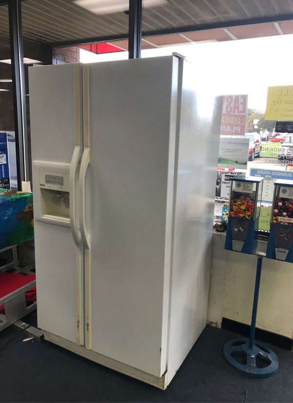 Kenmore Coldspot White Side by Side Refrigerator & Freezer / ice