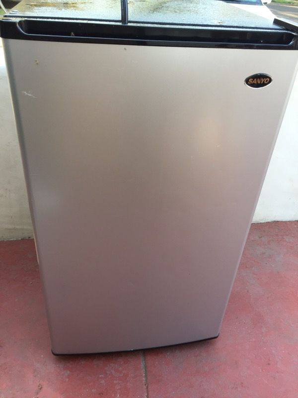 Sanyo stainless steel mini fridge eclipse series for Sale in Stockton