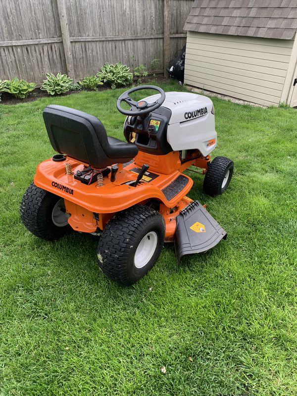 Like new Columbia riding lawn mower 17hp 42in for Sale in Racine, WI - OfferUp
