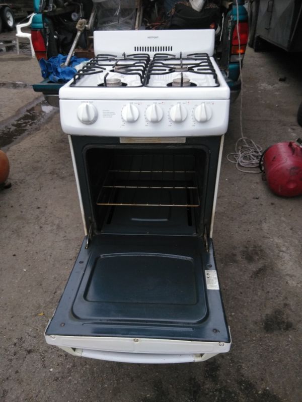 Hotpoint apartment size stove for Sale in Long Beach, CA OfferUp
