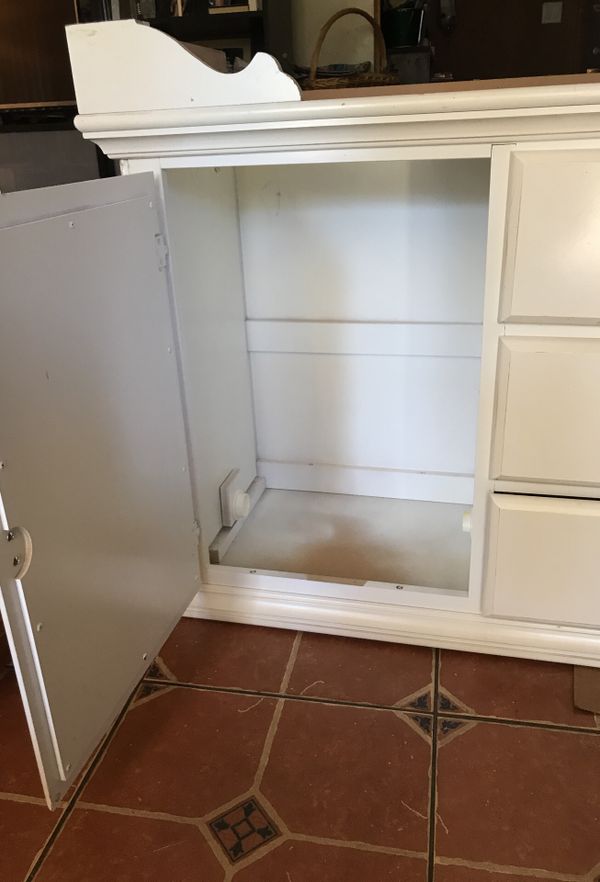 White With Gold Accent Dresser For In Mesa Az Offerup 100sold