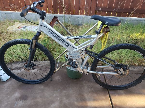 mongoose blackcomb mountain bike