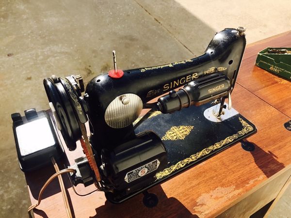 VINTAGE SINGER SEWING MACHINE 66-16 CENTENNIAL CELEBRATION MODEL for