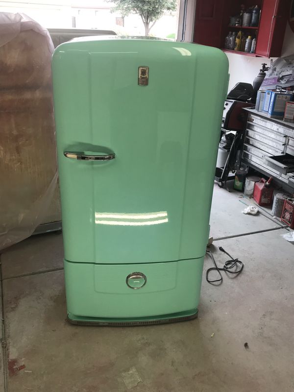 1940s / 1950’s Vintage Refrigerator for Sale in Queen Creek, AZ - OfferUp