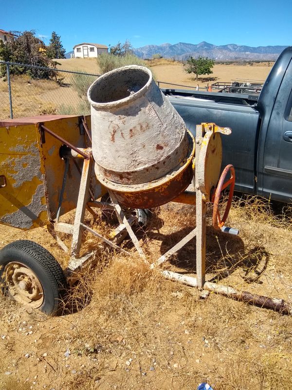 canoga cement mixer tow behind w/ gas motor for Sale in Hesperia, CA