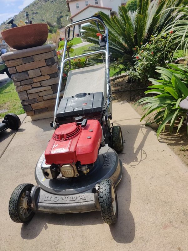 HONDA Commercial SELF PROPELLED LAWN MOWER IN GOOD WORKING CONDITIONS