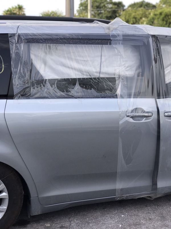 PARTING OUT: 2015 Toyota Sienna XLE (Silver Sky) parts CAN SHIP