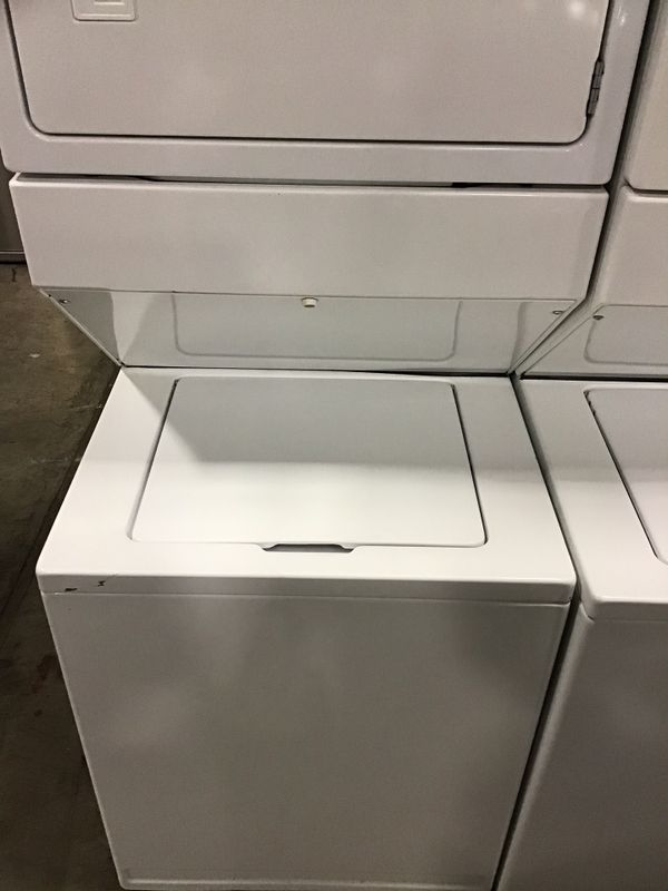Kenmore 27” stackable washer and dryer combo for Sale in Vancouver, WA