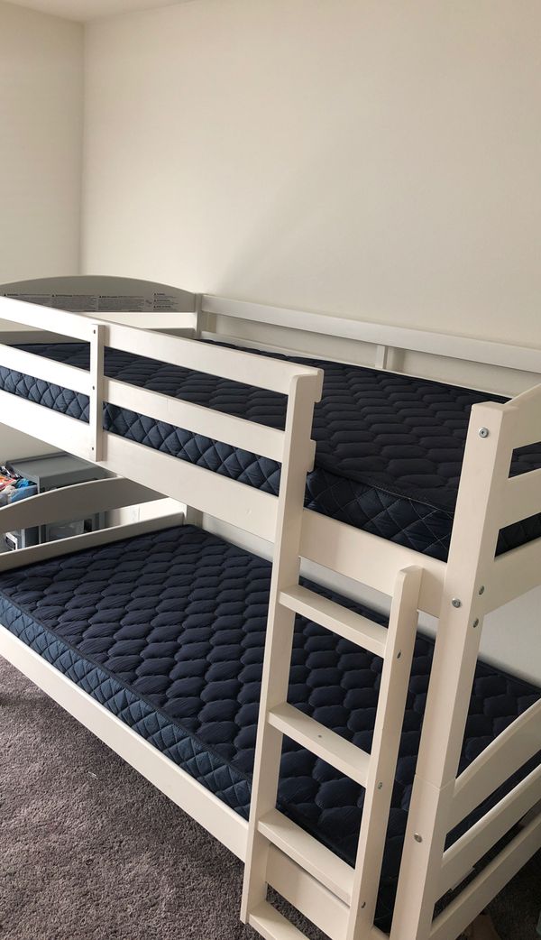 Twin bunk beds w / twin mattress (NEVER USED) for Sale in Carson, CA