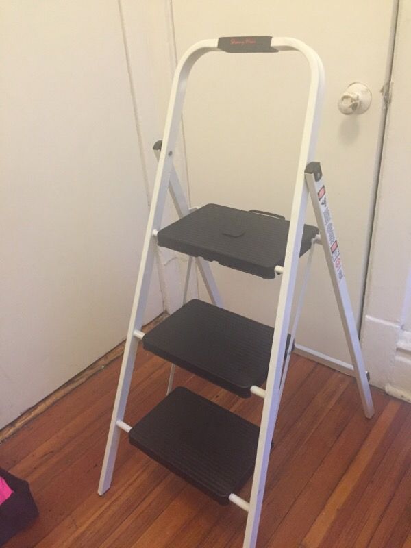 Skinny Mini 3 step Step Ladder for Sale in Chicago, IL - OfferUp