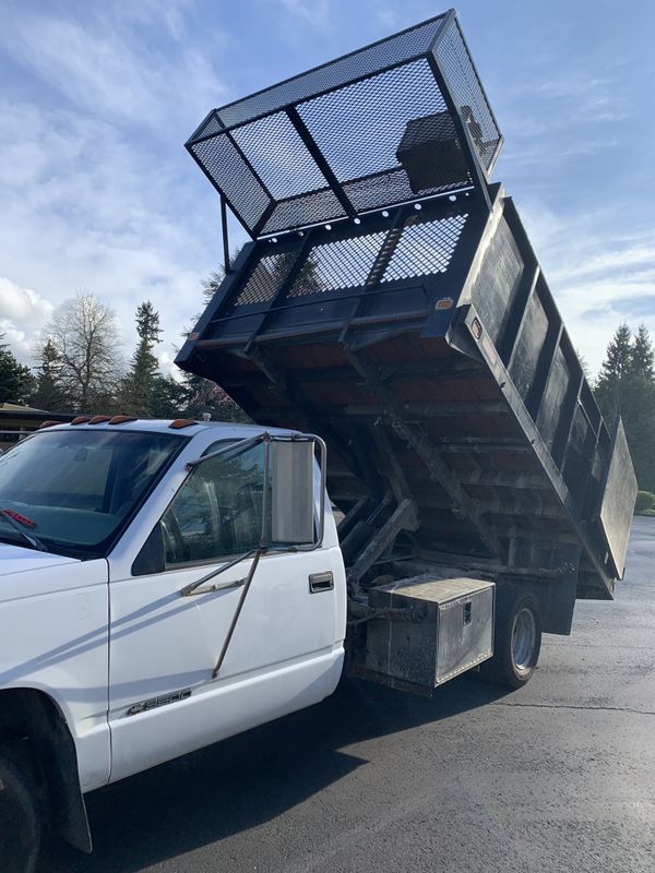 1999 Chevy cheyenne 3500 dump truck automatic runs no problems it’s