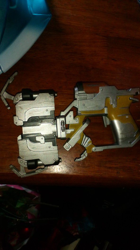 dead space 2 collectors edition mini plasma cutter gun plastic