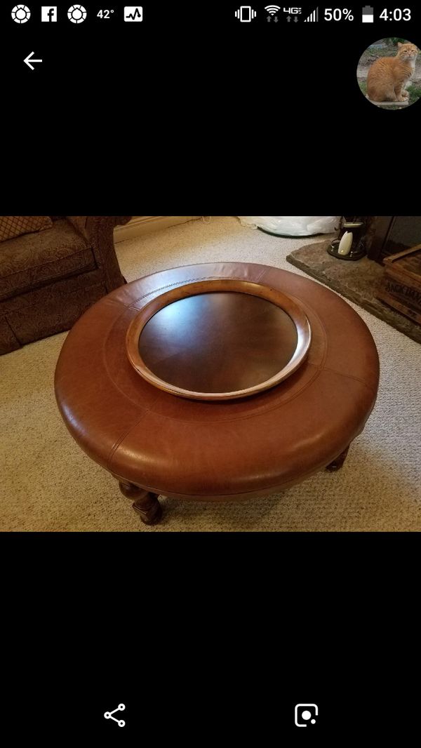 Lazy Boy Round cocktail/coffee table for Sale in VLG OF LAKEWD, IL