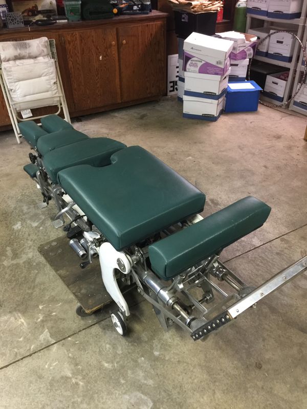 Zenith HiLo chiropractic table. for Sale in Bonney Lake, WA OfferUp