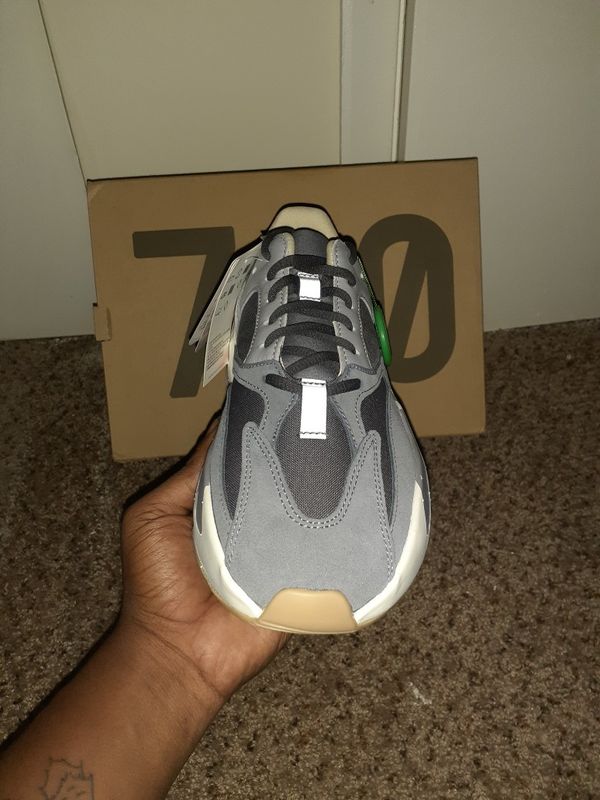 magnet 700s yeezy