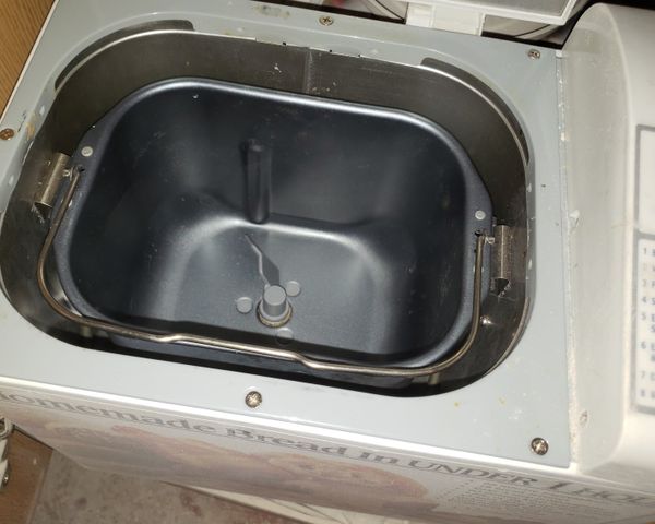 Sunbeam Bread machine and extra recipe book for Sale in Fountain, CO