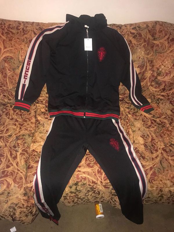 Gucci Sweat Suit for Sale in Philadelphia, PA - OfferUp