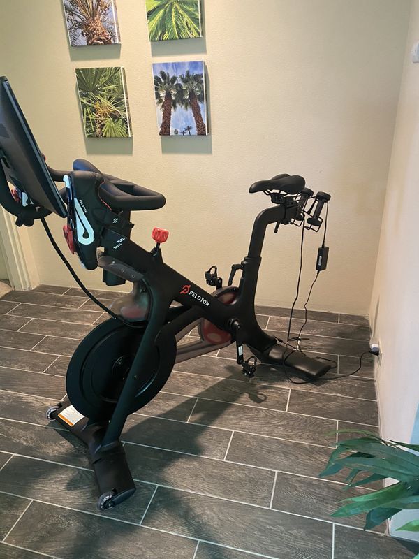 Peloton- Generation 3 for Sale in Palm Desert, CA - OfferUp