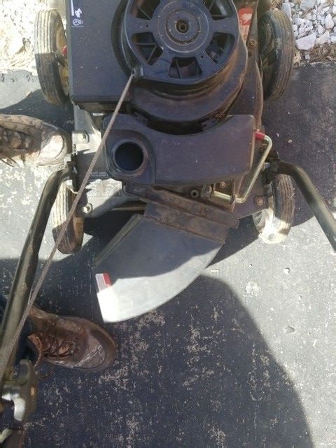 Lazy Boy Deluxe Chipper/Vac 3.8hp for Sale in Indianapolis, IN - OfferUp