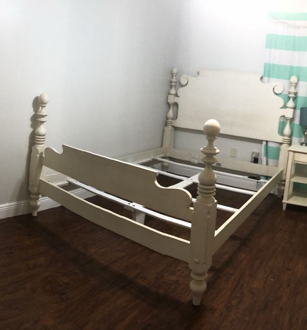 Ethan Allen Quincy QUEEN size bed in vintage white for Sale in Davie