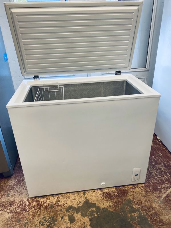 Idylis 7.1-cu ft Manual Defrost Chest Freezer White for Sale in Everett ...