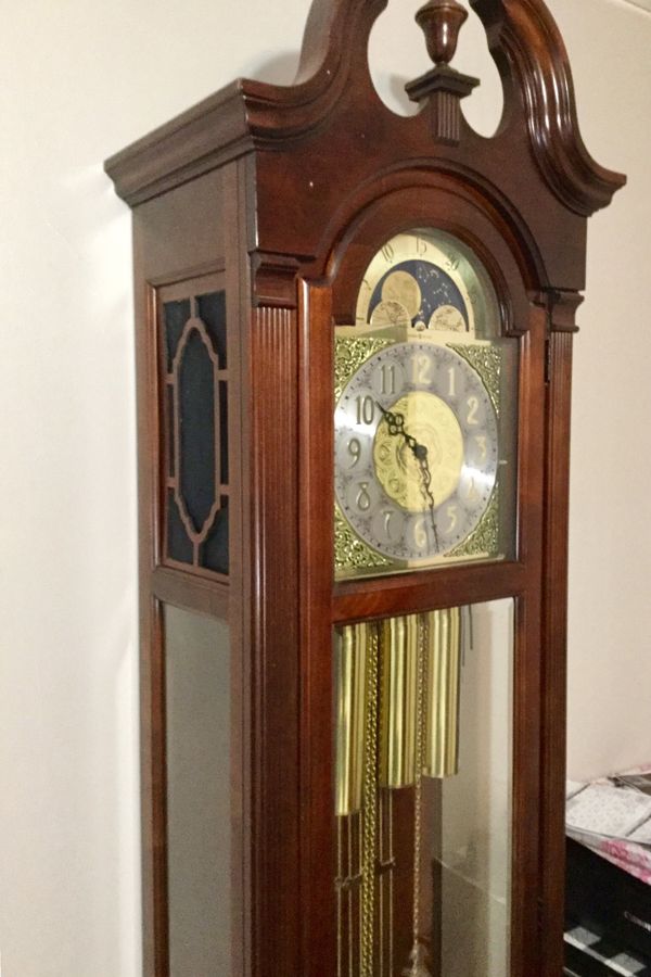 Howard Miller Grandfather Clock 610-572 for Sale in Elkhart, IN - OfferUp