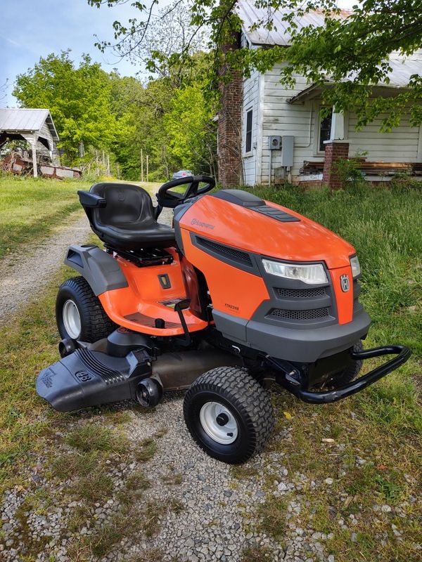 Husqvarna YTH23V48 riding mower! with only a 117.1 hour