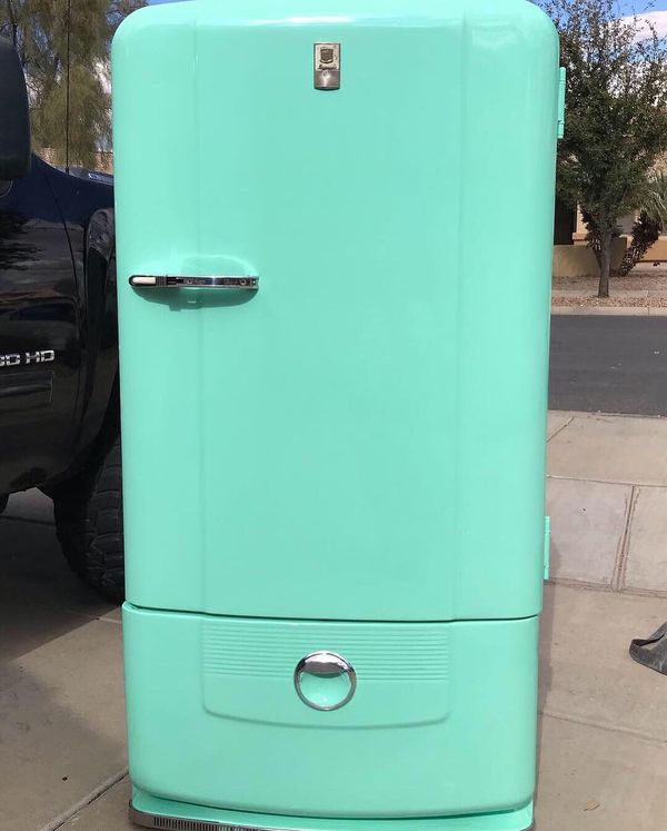 Vintage 40s 50s refrigerator for Sale in Queen Creek, AZ - OfferUp