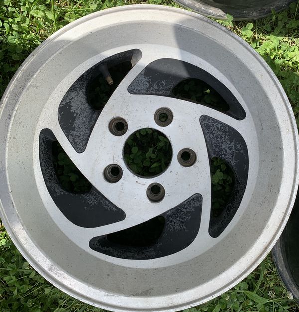 16” 5 lug Sawblade Wheels 5x5 bolt pattern, NO center caps. Please look