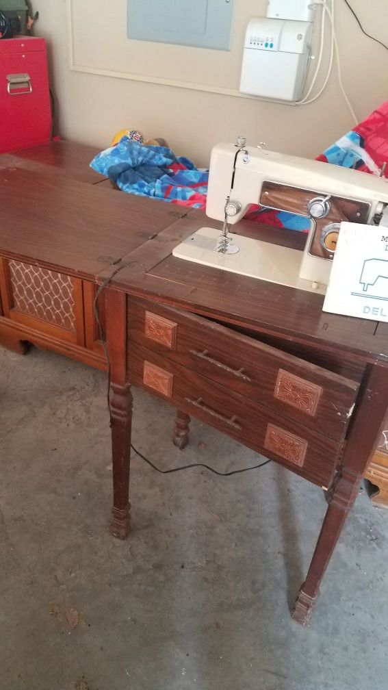 Sewing machine for Sale in Weatherford, TX OfferUp