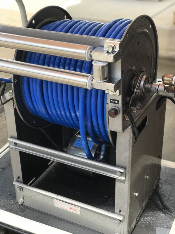 HOSE REEL SYSTEM , PERFECT FOR LANDSKEEPING , PEST CONTROL, AUTO DETAILING AND MORE..... for